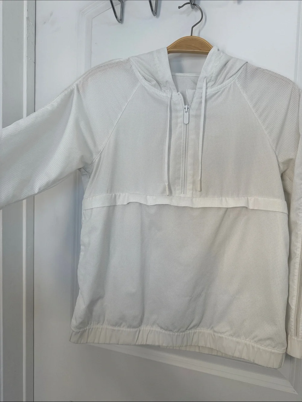 lululemon White Lightweight pack light 1/2 zip pull over workout jacket